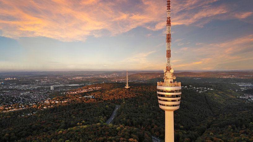 Fernsehturm Stuttgart im Sonnenuntergang von Capture ME Drohnenfotografie