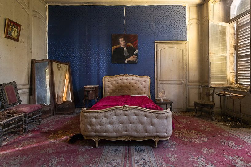 Chambre abandonnée dans un château. par Roman Robroek - Photos de bâtiments abandonnés