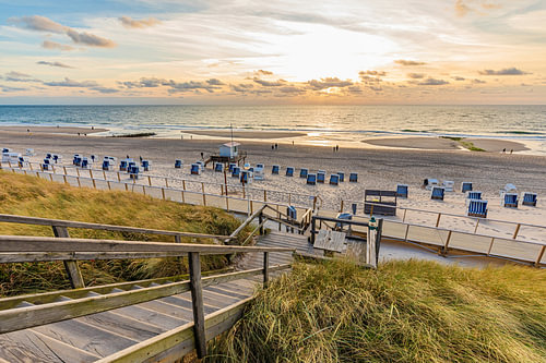 Strand mit Strandkörben in Westerland auf Sylt an der Nordsee
