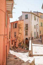 Die bunten Straßen von Menton, Südfrankreich von Henrike Schenk