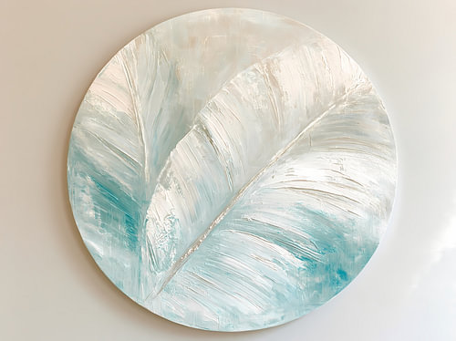Parelwit Abstract Schilderij: Tropisch Blad in een Stille Cirkel