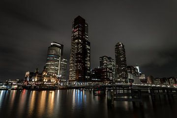 Rotterdam 's avonds van Albert Mendelewski