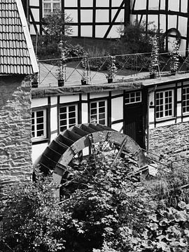 Monschau in de Eifel 6 (Oude Mosterdmolen) zwart-wit