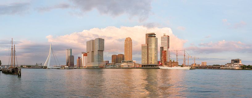 Panorama Kop van Zuid met B.A.P. Unión tijdens zonsondergang van Prachtig Rotterdam
