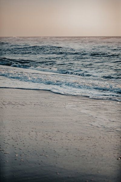 Portugal Strand Zonsondergang Golven van Monika Strigel