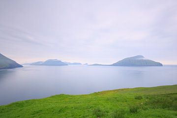 Faroër-eilanden, Koltur en Hestor vanaf Streymoy van Erik Vergunst