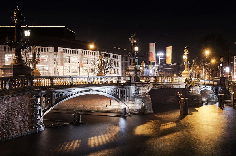 Amsterdam city at night van Fotografie Arthur van Leeuwen