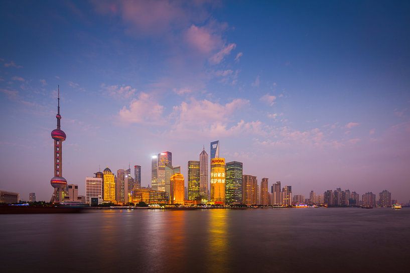 Shanghai Skyline van Chris Stenger