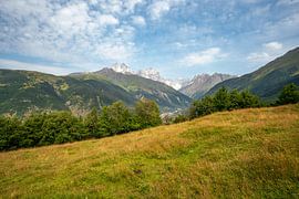 Blick auf die Berge von Uschba bei Mestia in Georgien von Leo Schindzielorz