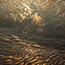Golden sand on the beach van Arthur Schotman