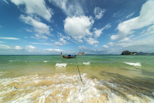 Tussen golven en wind - op het strand van Koh Ngai