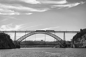 Ponte Dom Luis I in Porto by Barbara Brolsma