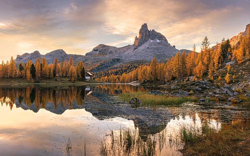 Een ochtend bij Lago Federa in de Dolomieten in Italië