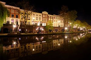 Oudegracht in Utrecht tussen Jacobibrug en Zandbrug van Donker Utrecht