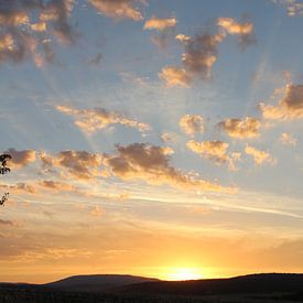 Sonnenuntergang mit Wolken in Richtung Rhön von Martin Flechsig