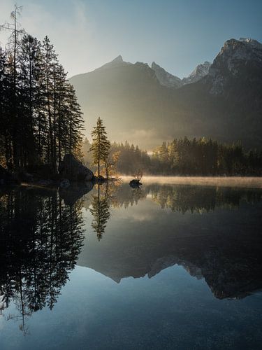 Zonsopgang bij de Hintersee in Berchtesgaden
