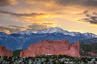 Garden of the Gods en Pikes Peak zonsondergang