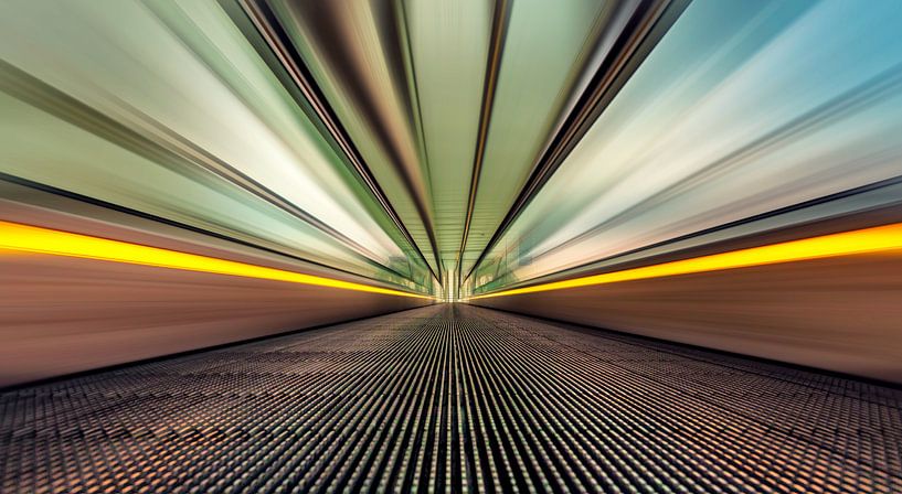 Full speed @ escalator station Liège-Guillemins  van Martijn van Dellen