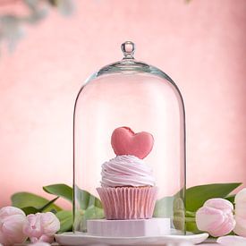Love is Precious, een roze getint stilleven van Maaike Zaal