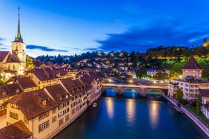 Altstadt und die Aare in Bern bei Nacht von Werner Dieterich