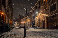 Binnenstad Deventer in de sneeuw, 's nachts van Martin Podt thumbnail
