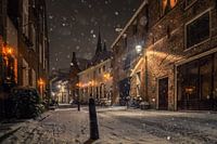 Binnenstad Deventer in de sneeuw, 's nachts