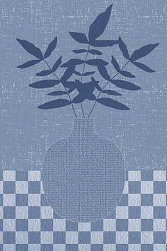 Minimalistisch retro stilleven met bladeren in een vaas. Blauw en wit, dambord en textieltextuur van Dina Dankers