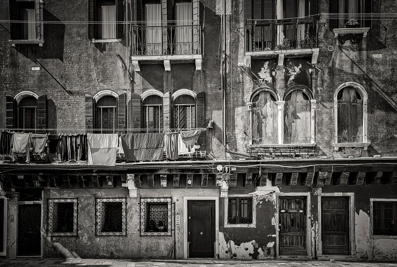 linen in venetia by Ed Dorrestein
