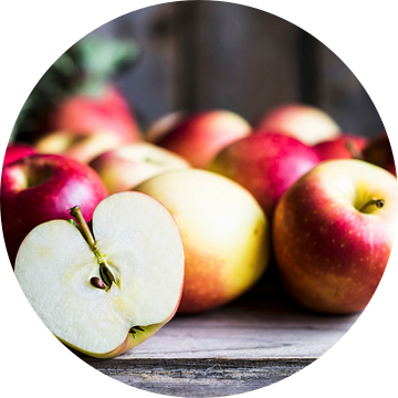 SF 11505579 Appels op rustieke, bruine achtergrond