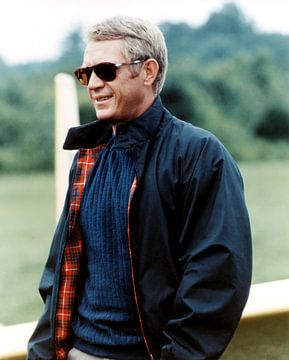 Steve McQueen sur le plateau de tournage de l'affaire Thomas Crown (1968) sur Bridgeman Images