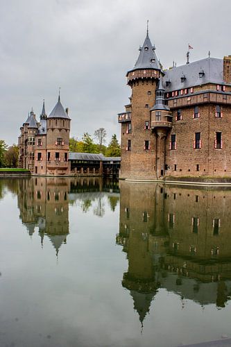 De Haar Castle – tranquil in reflection