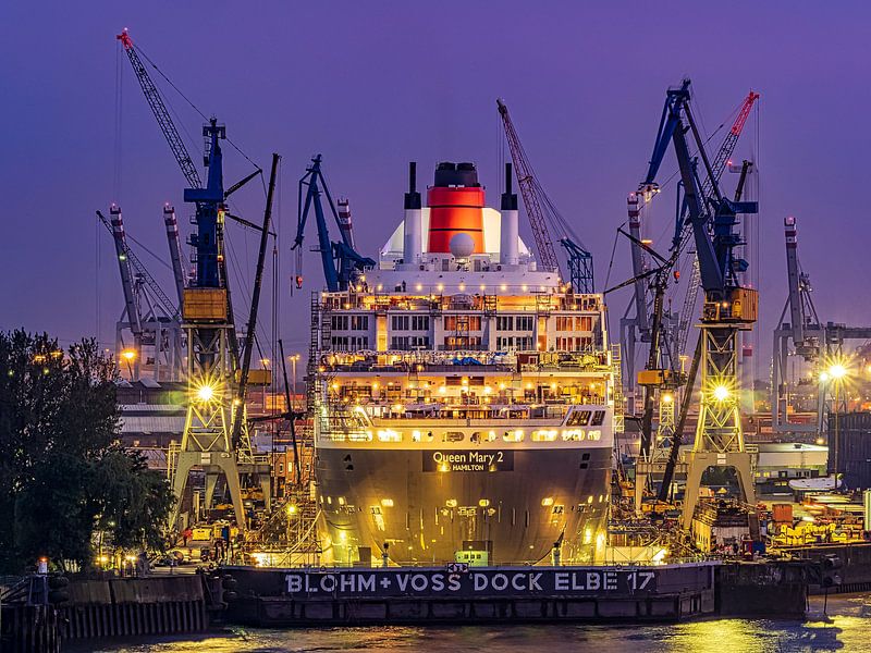 2016-06-05 Queen Mary 2 im Dock von Joachim Fischer