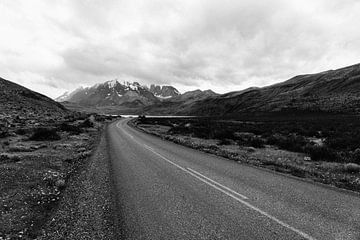 Straße im Torres del Paine Nationalpark von Shanti Hesse