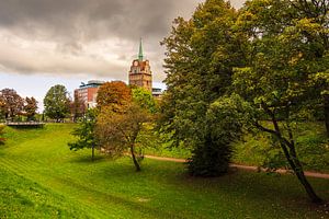Blick auf das Kröpeliner Tor in Rostock im Herbst