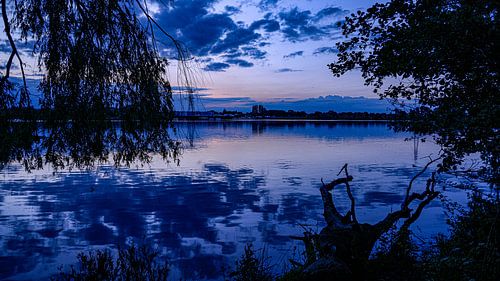 zonsondergang bij het water