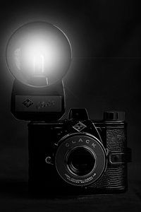 Oude Agfa Clack fotocamera met flitser.