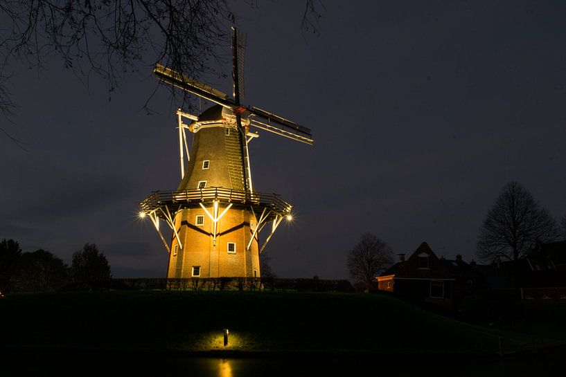 Molen Zeldenrust Dokkum bij nacht van Tim Groeneveld