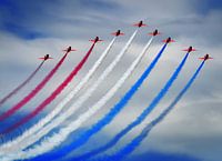 les jets des Red Arrows avec des fumigènes rouges, blancs et bleus