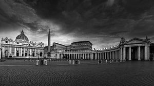 La basilique Saint-Pierre sur la place Saint-Pierre à Rome - Noir et blanc sur Rene Siebring