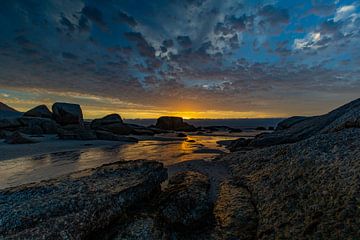 Zonsondergang, Bloubergstrand Beach, Zuid-Afrika van Willem Vernes