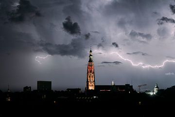 Blitzschlag mit der Großen Kirche von Breda von Desmond Berger