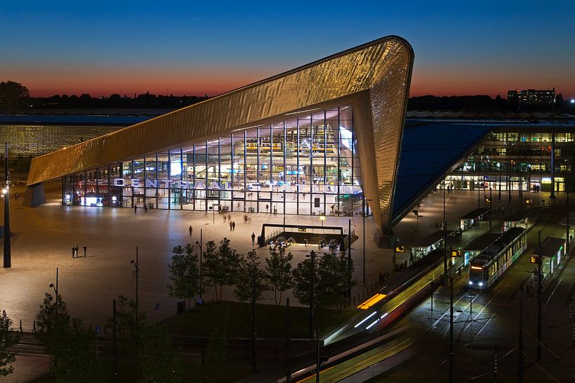 Nachtfoto Hauptbahnhofshalle Rotterdam von Anton de Zeeuw
