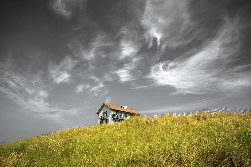 Einsames Haus auf dem Gipfel von Marc Hollenberg