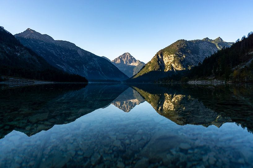 Reflection of the Thaneller in the Plansee by Leo Schindzielorz