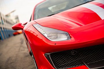 Ferrari 488 Pista sur le circuit d'Assen sur Martijn Bravenboer