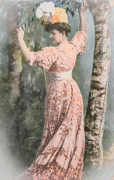 Viktorianische Dame in einem wunderschönen Kleid von Patricia Hofmeester