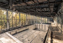 Diving pool in the swimming pool of the ghost town Prypyat near Chernobyl by Robert Ruidl