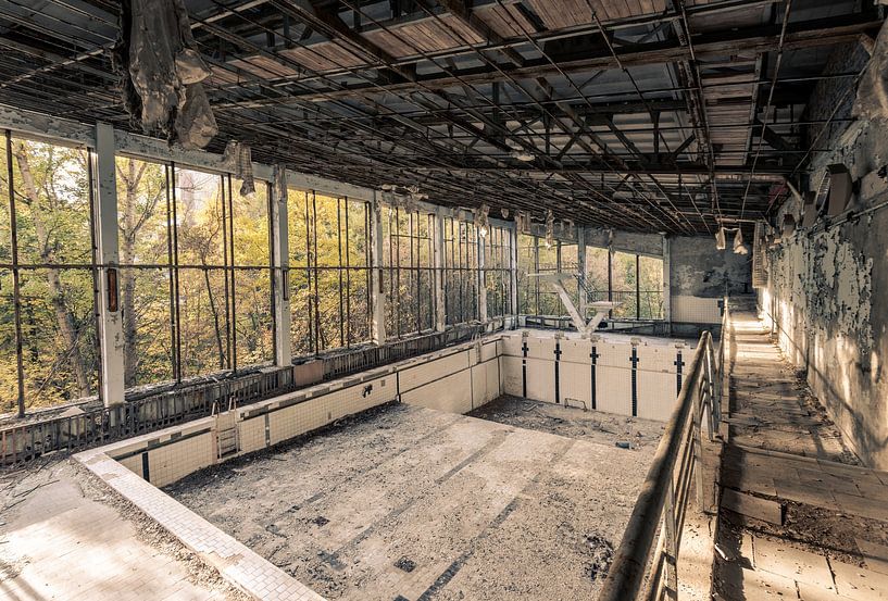 Piscine de la ville fantôme de Prypyat, près de Tchernobyl par Robert Ruidl