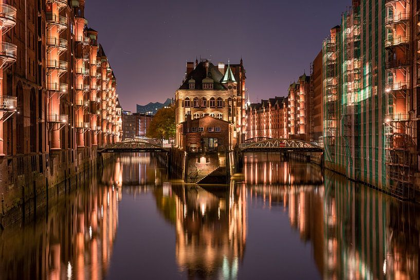 Water castle in the Speicherstadt, Hamburg by Jenco van Zalk