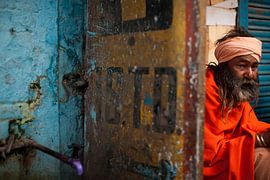 Indiase man in Haridwar by Paul Piebinga